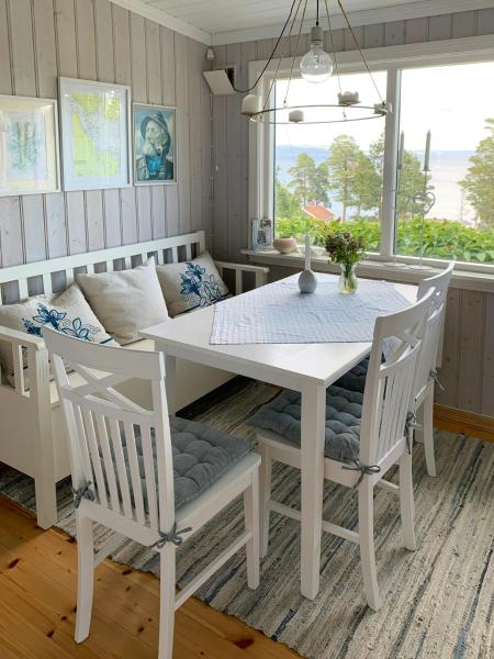 Cabin With Fjord Views At Hellandskjær