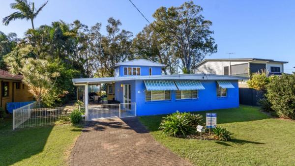 The photo shows the Bribie Beach House, Waterfront directly across the road - Solander Esp, Banksia Beach located in the city of Old Bribie.