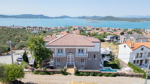 Nella foto è visibile l'oggetto Cunda Piano Otel situato nella città di Ayvalık.