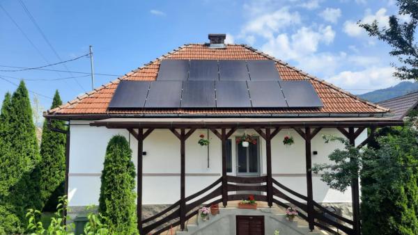 写真にはソバタ市にあるCasa Zsolt Vendégházが写っています。