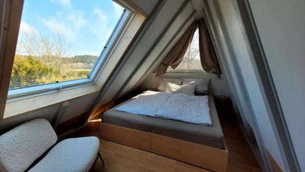 Na zdjęciu widoczny jest obiekt Wohlfühloase in der Eifel mit Weitblick in die Natur, Seenähe, Poolnutzung, Minigolf, Tennis und vieles mehr położony w mieście Blankenheim.