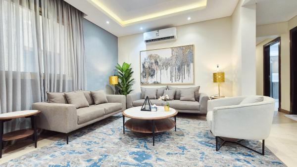 På bilden syns objektet Spacious 3 Bedroom Apartment som ligger i staden Al Ghuţghuţ.