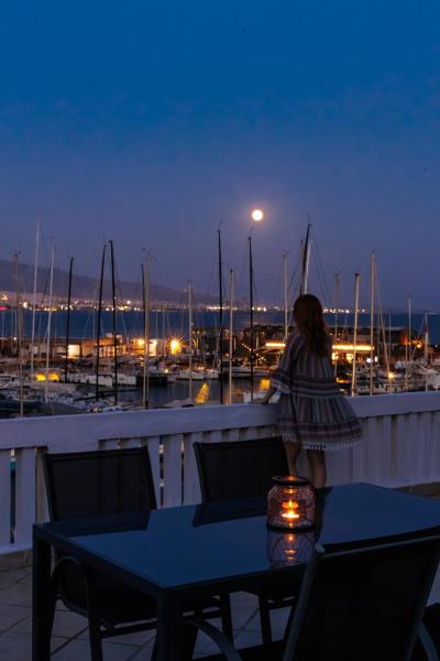 Na fotografii je vidět objekt Seaside Grey Pearl Villa - Piraeus Athens Riviera nacházející se ve městě Pireus.