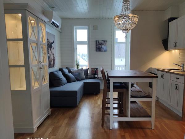 På billedet ses objektet Charming central apartment beliggende i byen Narvik.