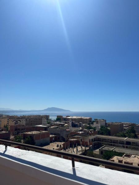 På bilden syns objektet Triplex à Bou Ismaïl près de la plage som ligger i staden Messaoud.