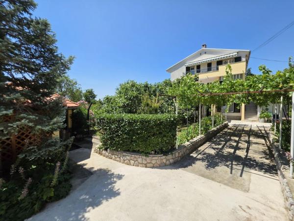 Blaz 4 - Apartment For 6-8 Persons, 150 M From The Beach - Novi Vinodolski