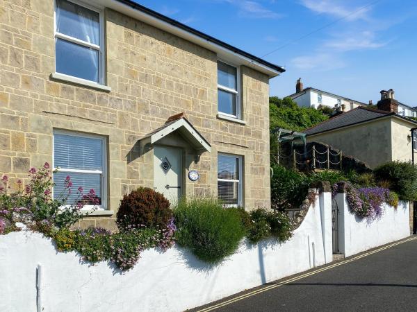 På billedet ses objektet Seaport Cottage beliggende i byen Ventnor.