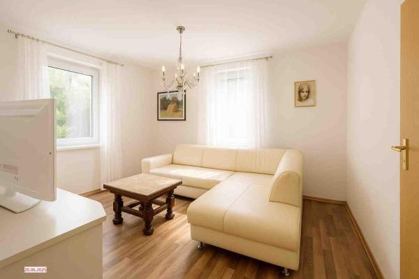 A la foto es mostra l'objecte Casa Papa situat a la ciutat de Dasing.