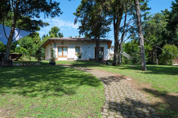 Na fotografii je vidět objekt VILLA AUREA with private pool and park nacházející se ve městě Marcelli.