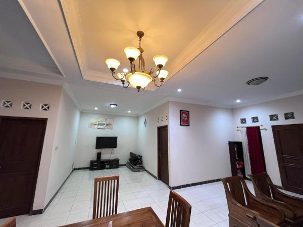 На фото показан объект Podhomoro homestay, расположенный в городе Kalasan.