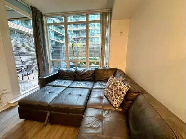 På billedet ses objektet KingBed & Bunkbed & Terrace beliggende i byen Toronto.