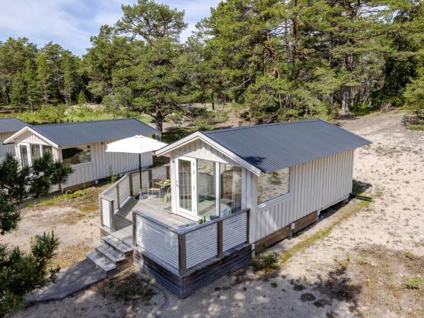 На фото показан объект Holiday Home Hölick Minichalet 3 by Interhome, расположенный в городе Худиксвалль.