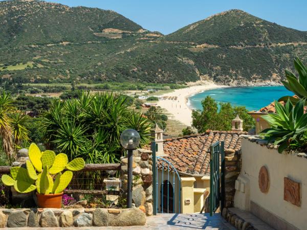 En la foto se muestra el objeto Holiday Home Solanas mare by Interhome ubicado en la ciudad de Solanas.