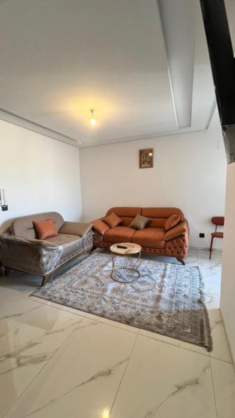 På bilden syns objektet appartement meublé som ligger i staden Al ‘Uwaynah.