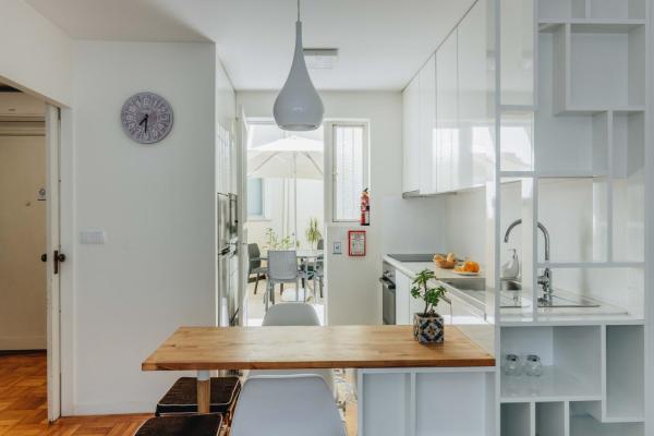 Cozy 1-Bedroom with Private Terrace in Palmela, Oporto