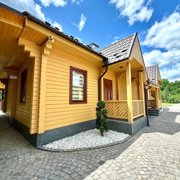 Na zdjęciu widoczny jest obiekt Euro Resort położony w mieście Lisarnya.