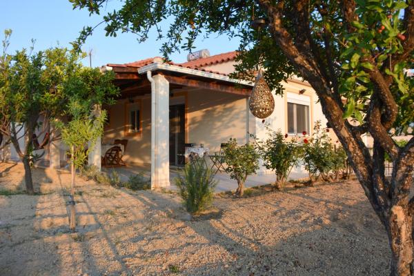 A la foto es mostra l'objecte Villa Claudia situat a la ciutat de Elia.