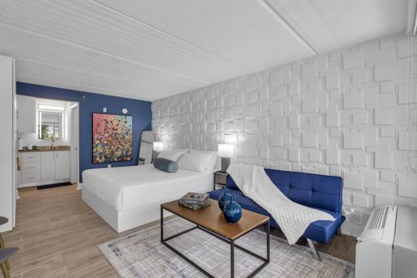 Cozy King Suite 7min to Disney and Pool Free Parking, Kissimmee