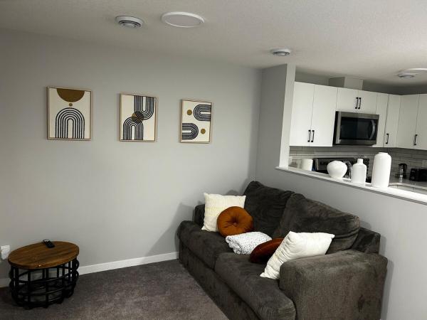 写真にはカルガリー市にあるBright & Spacious 2BR Getawayが写っています。