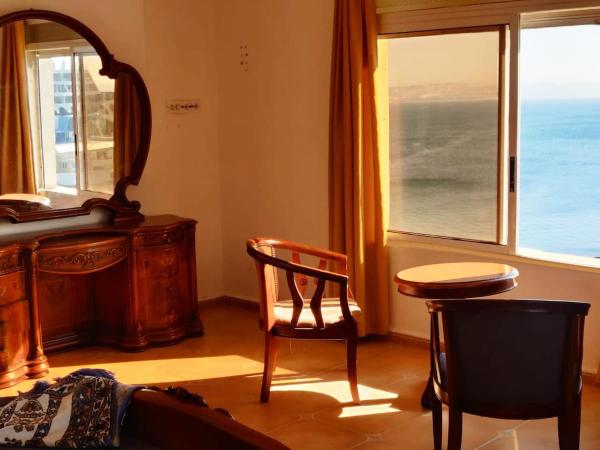 Na zdjęciu widoczny jest obiekt Marina Suite Apartment położony w mieście Staoueli.