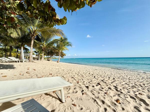 A la foto es mostra l'objecte Tropical Escape with 3 Pools & Private Beach Club Aqua Esmeralda situat a la ciutat de La Laguna.