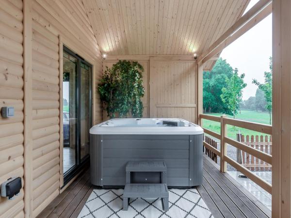 A la foto es mostra l'objecte Alpaca Lodge situat a la ciutat de Normanton.