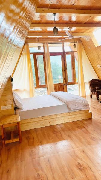 På bildet vises objektet River Nest Cottage Shangarh som ligger i byen Sainj.