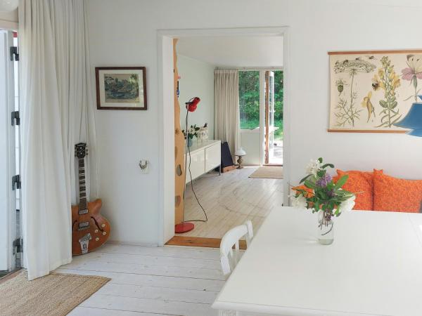 A la foto es mostra l'objecte Cottage In Woodland Garden In Natural Harmony situat a la ciutat de Asnæs.