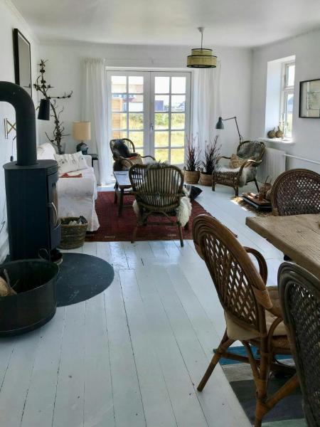 På bildet vises objektet Charming Villa Havly Near The North Sea som ligger i byen Harboør.