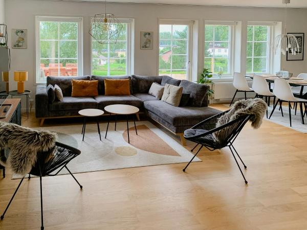 Auf dem Foto ist das Objekt Modern House In Charming Motala in der Stadt Nydalen zu sehen.