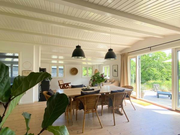 En la foto se muestra el objeto Leave City Life Feel Air And Sand ubicado en la ciudad de Græsted.