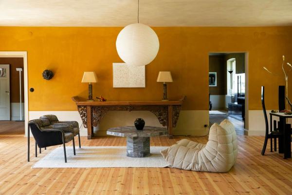 Auf dem Foto ist das Objekt Stylish Farm With Designer Interior In Österlen in der Stadt Glemmingebro zu sehen.