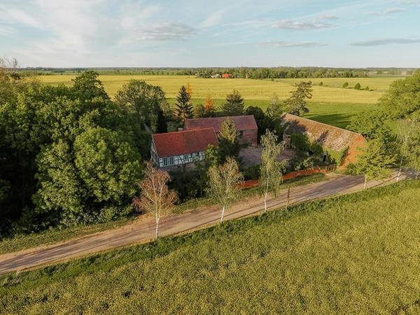 A la foto es mostra l'objecte Secluded Holiday Home With Garden situat a la ciutat de Iden.
