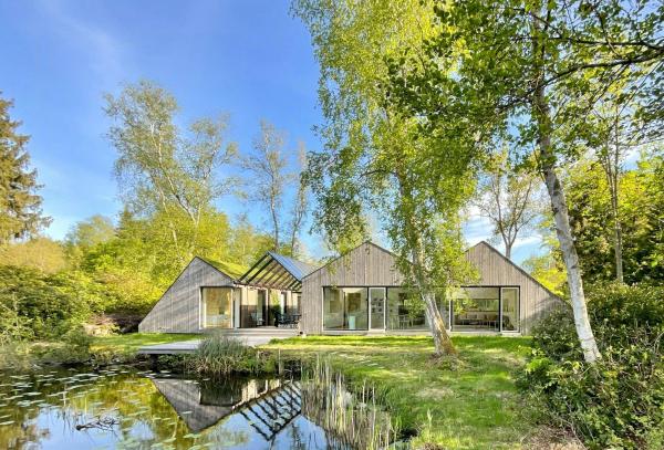 A la foto es mostra l'objecte Architect-Designed House Close To Hornbæk situat a la ciutat de Tikøb.