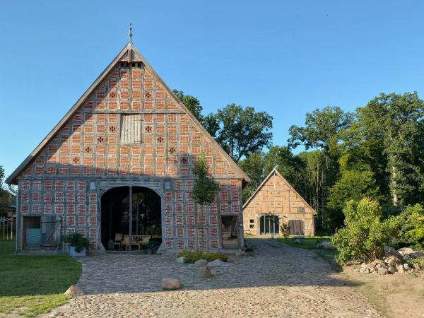 På billedet ses objektet Aesthetic Meets History In The Renovated Stable beliggende i byen Beesem.