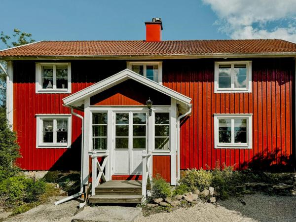 Na foto é possível ver o objeto 1800S Holiday Home Near Åsnen And National Park localizado na cidade de Urshult.