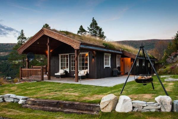 På billedet ses objektet Cozy Cabin In Uvdal With Jacuzzi And Sauna beliggende i byen Sønstebø.