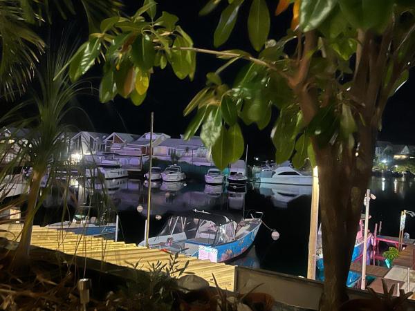 A la foto es mostra l'objecte YATCH view II situat a la ciutat de Pointe-à-Pitre.