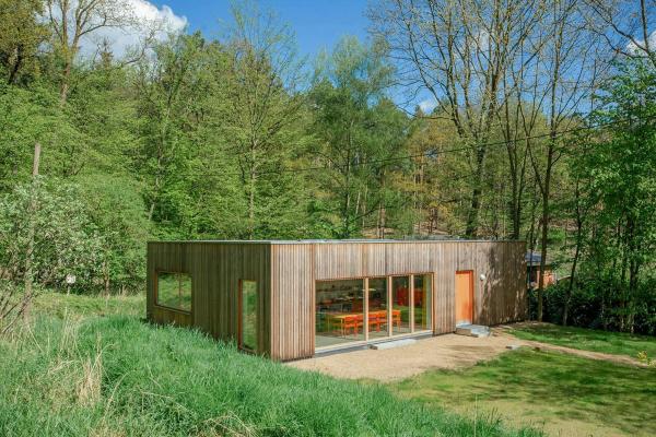 A la foto es mostra l'objecte Bright Holiday Home By Woods Near The River Elbe situat a la ciutat de Tießau.
