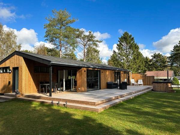 A la foto es mostra l'objecte New Summer House In Fuglslev With Wilderness Bath situat a la ciutat de Ebeltoft.