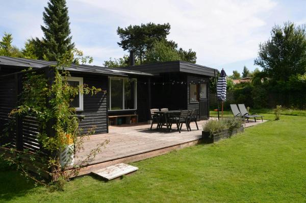 Na zdjęciu widoczny jest obiekt Holiday Home With Large Garden Near Jægerspris położony w mieście Kyndby.