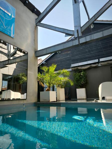 Na zdjęciu widoczny jest obiekt Be Loft B&B Pool & Spa położony w mieście Awinion.