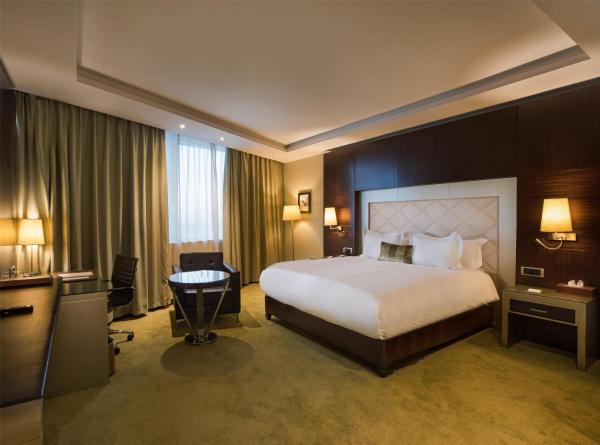 King Guest Room - Premium View — 49 m² - DoubleTree By Hilton Casablanca City Center