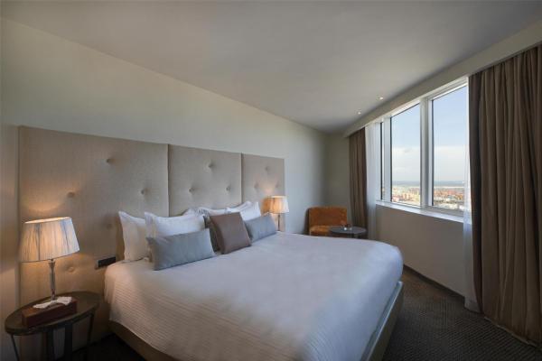 Deluxe One-Bedroom King Suite - Premium View — 88 m² - DoubleTree By Hilton Casablanca City Center