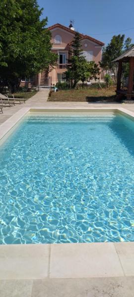 På billedet ses objektet Beautiful Villa with large pool and garden 20 mn from Nice beliggende i byen Colomars.