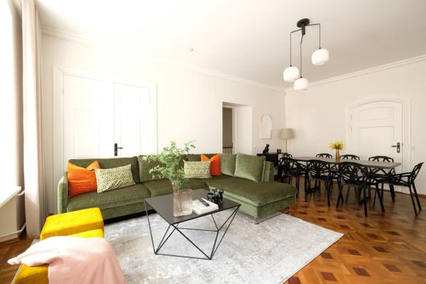 The photo shows the Tallinn City Apartments 4 bedroom Toompea Old Town located in the city of Toompea.