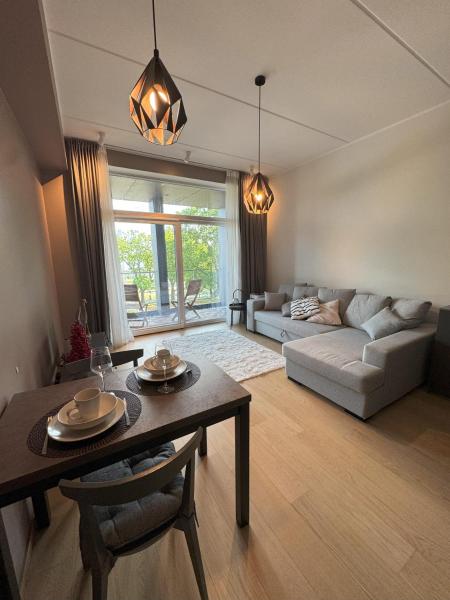 A la foto es mostra l'objecte Riverside Retreat - Cozy Central Stay in Pärnu situat a la ciutat de Pärnu.