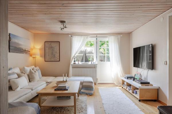 Auf dem Foto ist das Objekt Family Home - Coastal Calmness in Stockevik in der Stadt Bleket zu sehen.