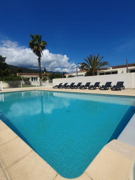 A la foto es mostra l'objecte T2 climatisé avec piscine situat a la ciutat de Ajola.
