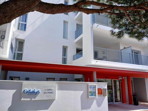 A la foto es mostra l'objecte T3 avec Piscine, 150m de l'océan situat a la ciutat de Royan.